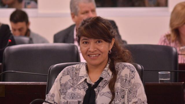 Desde 2017, Andrea Charole se desempeña como diputada provincial.