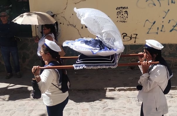 Humahuaca volvió a brillar con la luz de la fe y de la esperanza, reafirmando una tradición profundamente arraigada en su identidad cristiana.