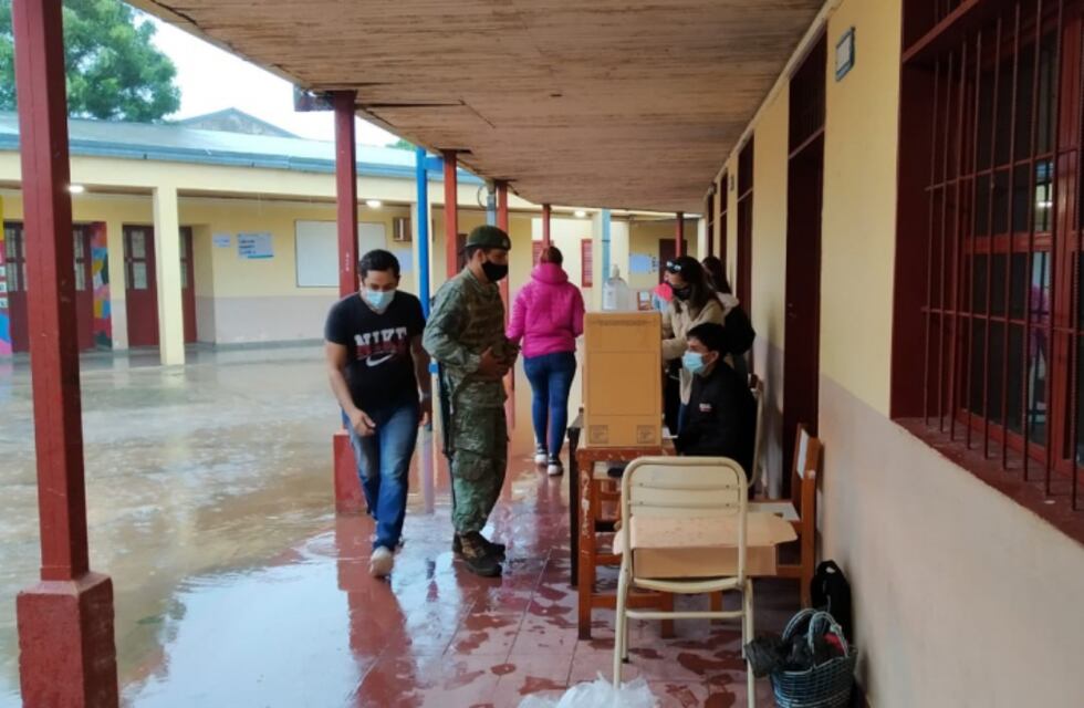 Elecciones 2021: por las fuertes lluvias en Chaco se inundó una escuela y hubo cambio de sede