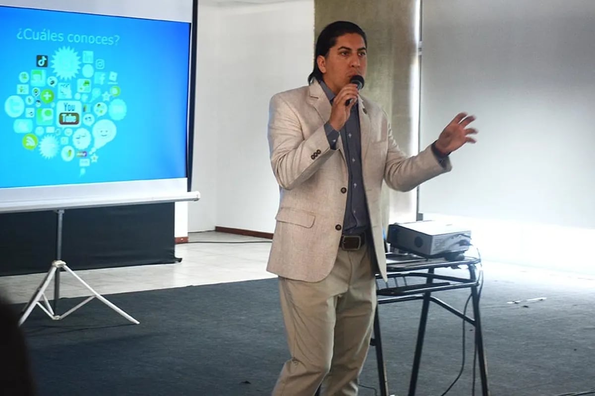 Alan Rosetti, miembro de la ONG Grooming Argentina, en la capacitación ofrecida en San Salvador de Jujuy.