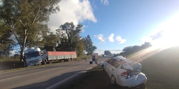 Accidente entre un Chevrolet Corsa y un camión Iveco en El Fuertecito