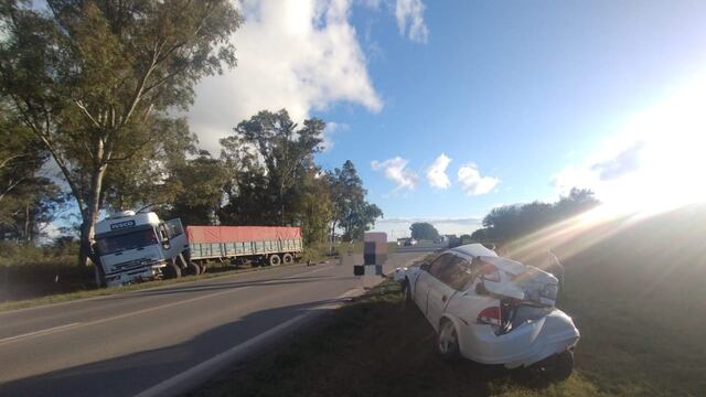 Accidente entre un Chevrolet Corsa y un camión Iveco en El Fuertecito