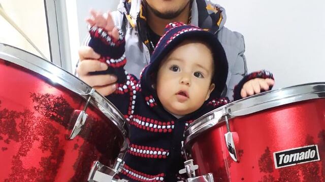 Alan David, el pequeño colombiano que toca la batería.