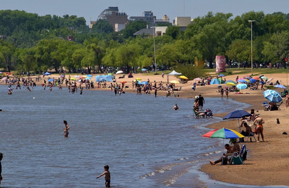 Miles de turistas llegan a Entre Ríos para visitar la ciudad de Colón