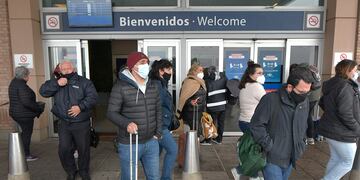 No deberán realizar cuarentena quienes ingresen al país con la vacunación completa.