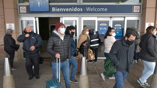 No deberán realizar cuarentena quienes ingresen al país con la vacunación completa.