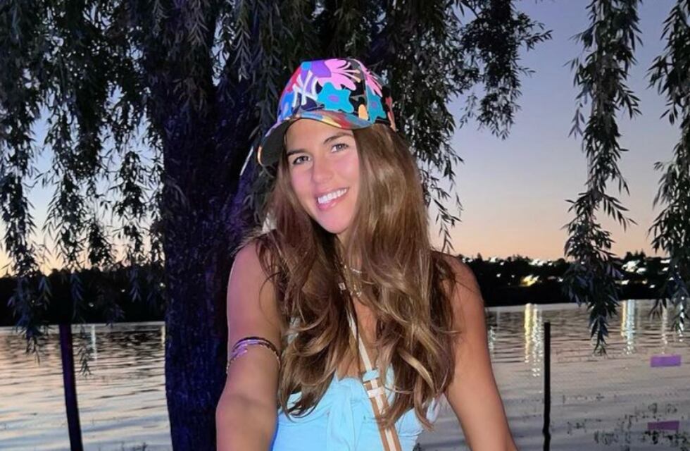 Loly Antoniale posó a la orilla de la pileta con un look canchero: “Su propia vida”