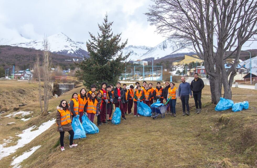 Ushuaia: realizan jornada de limpieza del Arroyo Buena Esperanza