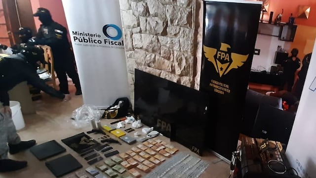 Hallaron más de 20 mil dólares y ocho millones de pesos.