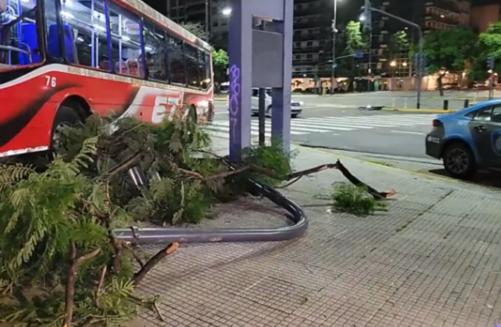 Brutal choque de colectivos en la Avenida 9 de Julio deja al menos seis heridos