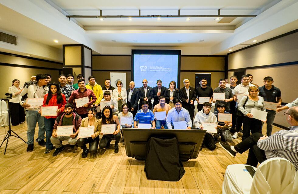 Entrega de certificados de oficios en el marco de la CTIO-Litio