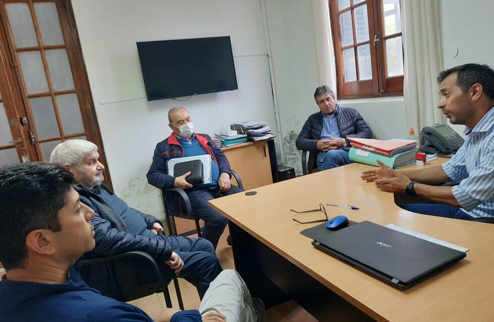 Integrantes de la Comisión de Amigos del Hospital Pirovano de Tres Arroyos se reunieron con el Director de la entidad