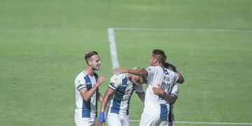 Pochettino y los goles de la T. El segundo, partió de su viveza en un tiro libre.