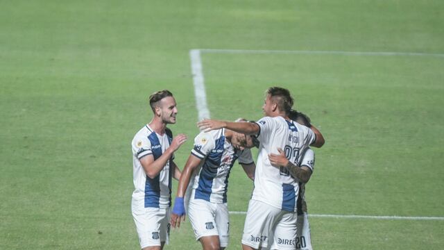 Pochettino y los goles de la T. El segundo, partió de su viveza en un tiro libre.