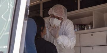En cinco centros de salud y en el Hospital  Schestakow, pese al feriado del 9 de Julio, seguirán realizando hisopados para detectar Covid-19.
