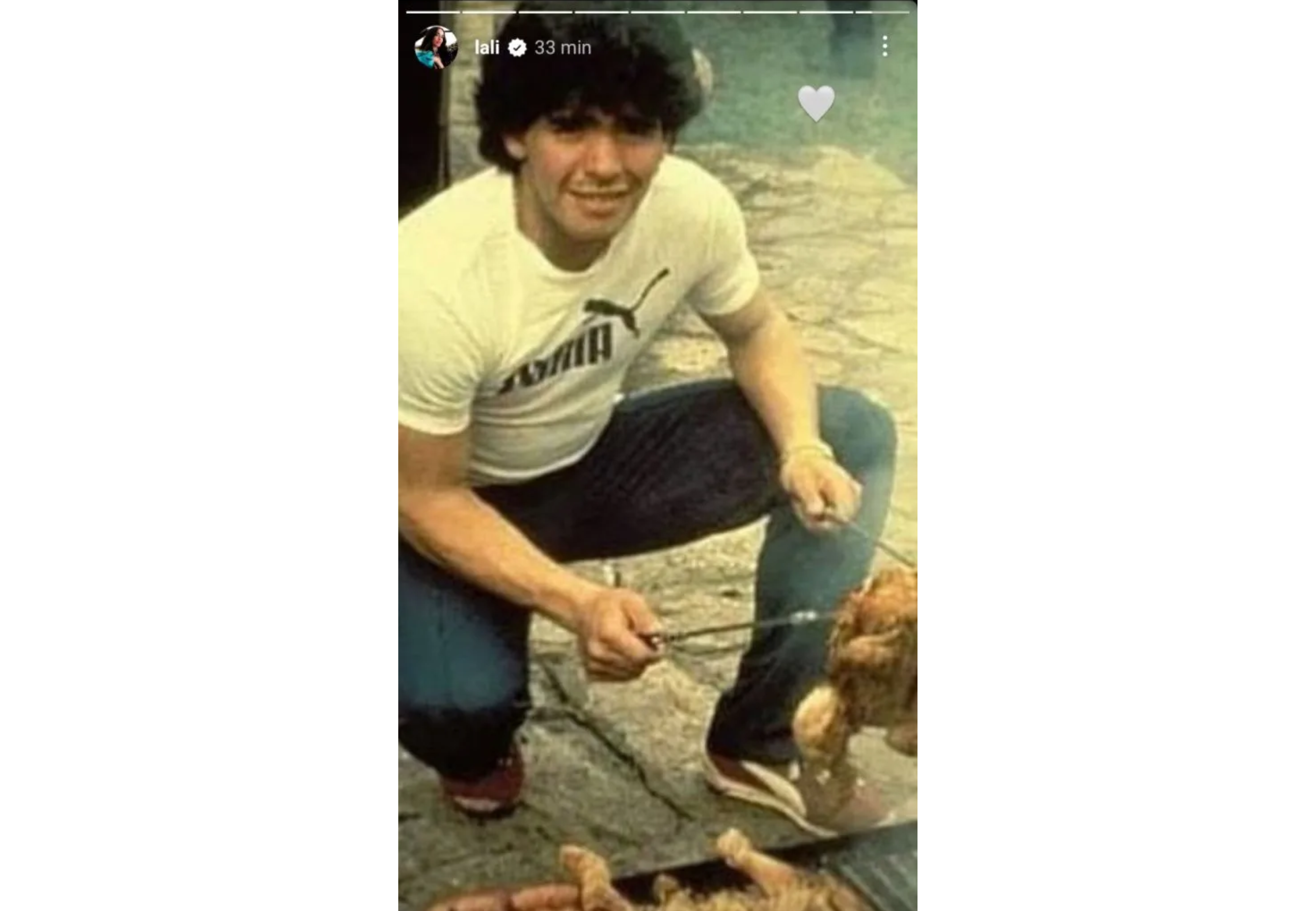 Lali suele publicar fotos de la leyenda del fútbol argentino.