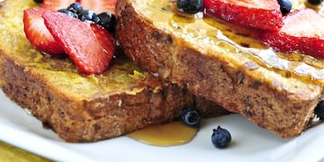 Cómo hacer las típicas tostadas francesas versión saludable: receta ideal para el desayuno