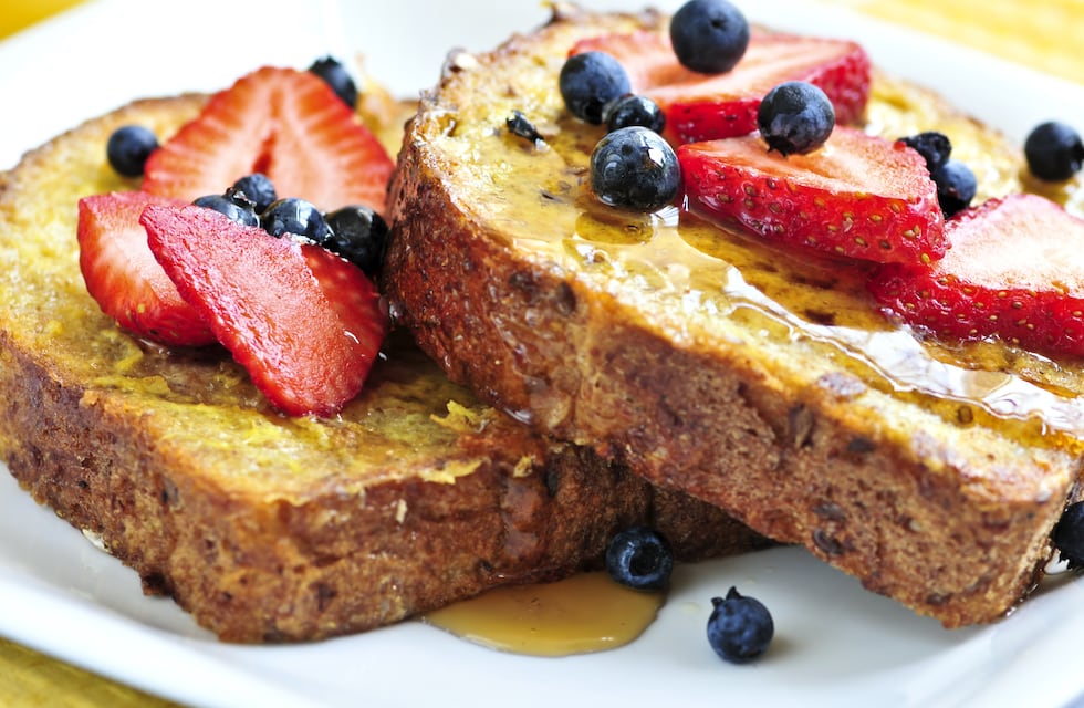 Cómo hacer las típicas tostadas francesas versión saludable: receta ideal para el desayuno