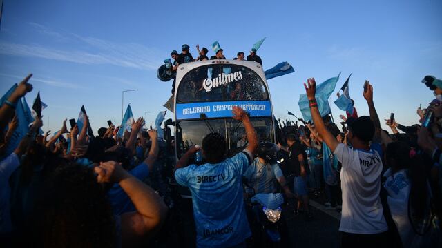 La impresionante caravana de Belgrano de la Circunvalación, con la vuelta olímpica y un marco tremendo.