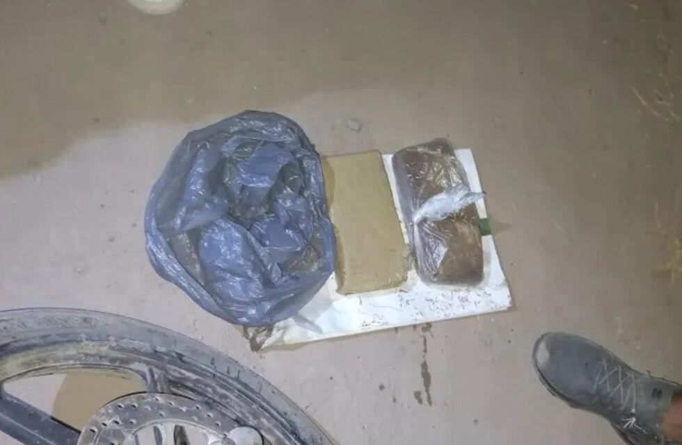 Una pareja de transportaba más de un kilo de marihuana junto a su hijo de 5 años en Chaco: el conductor fue detenido