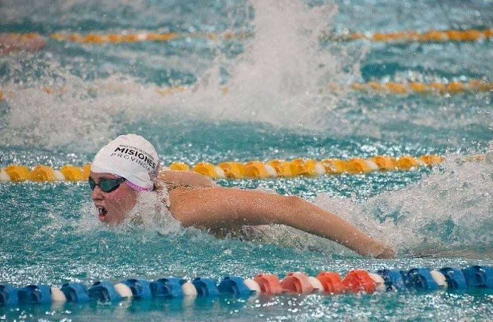Astrid Olmedo se cubrió de bronce en el Nacional de Natación