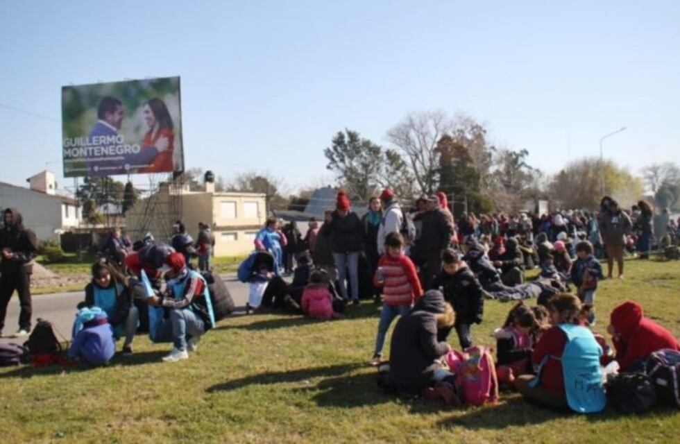 Organizaciones sociales se manifiestan en la ruta 2: "El hambre no puede esperar"