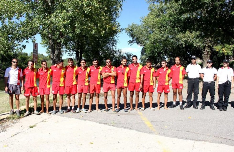 Con el cruce a nado del San Roque, cierra el curso de guardavidas en Carlos Paz