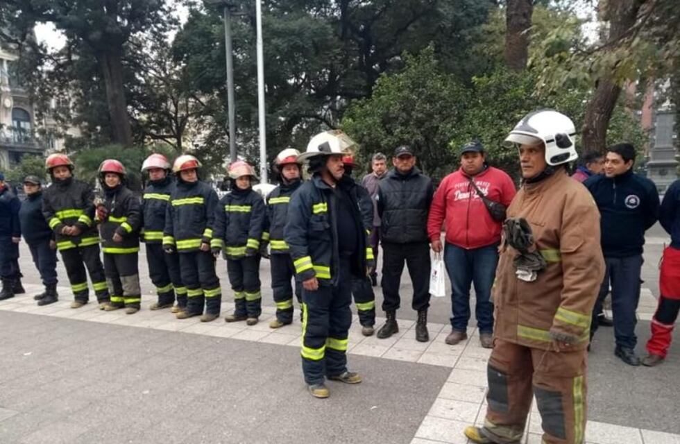 Bomberos voluntarios recibieron subsidios adeudados por la provincia