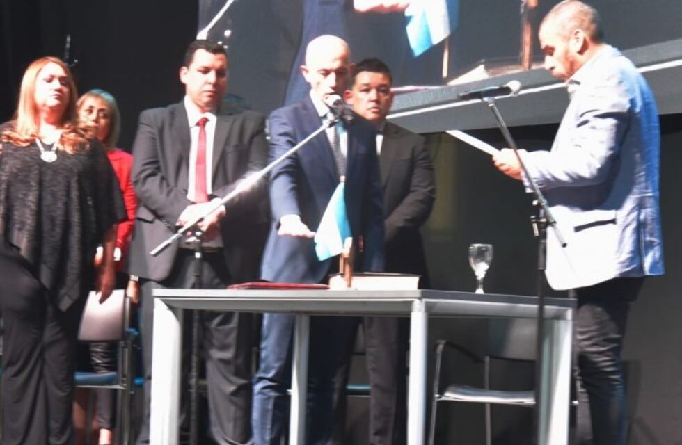 Fernando Cotillo asumió la intendencia y prometió una ciudad con servicios