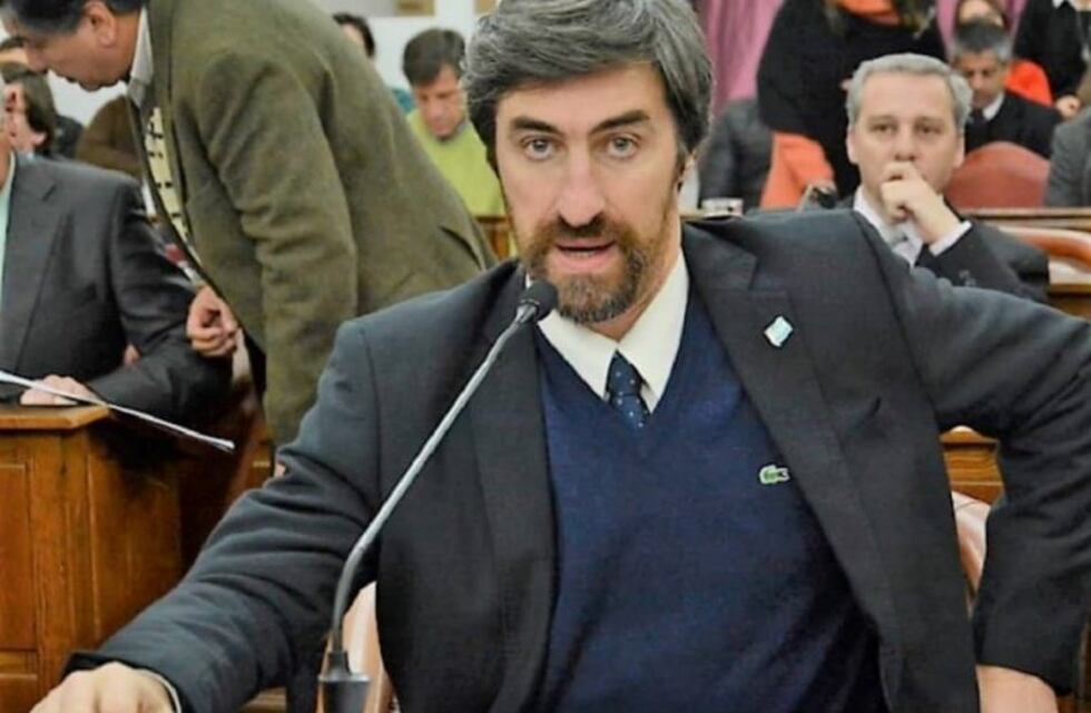 Angel Giano salió a defender el aumento de impuestos y pidió a los radicales que se informen