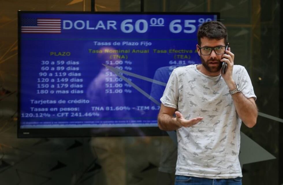 La Ley de Emergencia Económica no fue oficializada y tampoco rige el impuesto del 30% para la compra de dólares