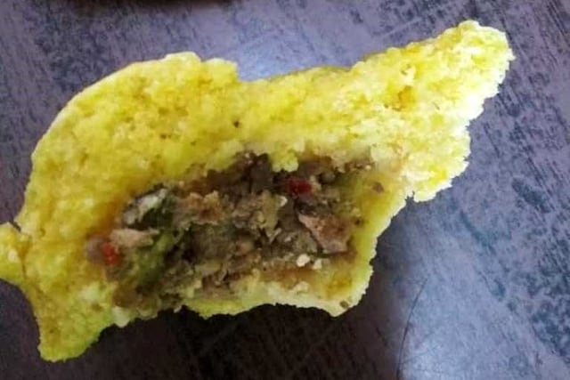 Chipa so'o infectada con larvas y gusanos