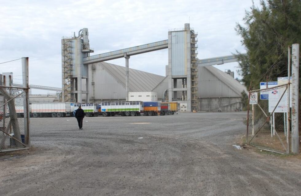 Dos operarios heridos tras un grave accidente en la empresa Molinos Río de la Plata