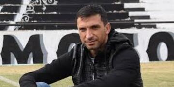 El Mago Oga, a los 38 años, le da un toque de calidad a Argentino Peñarol\u002E