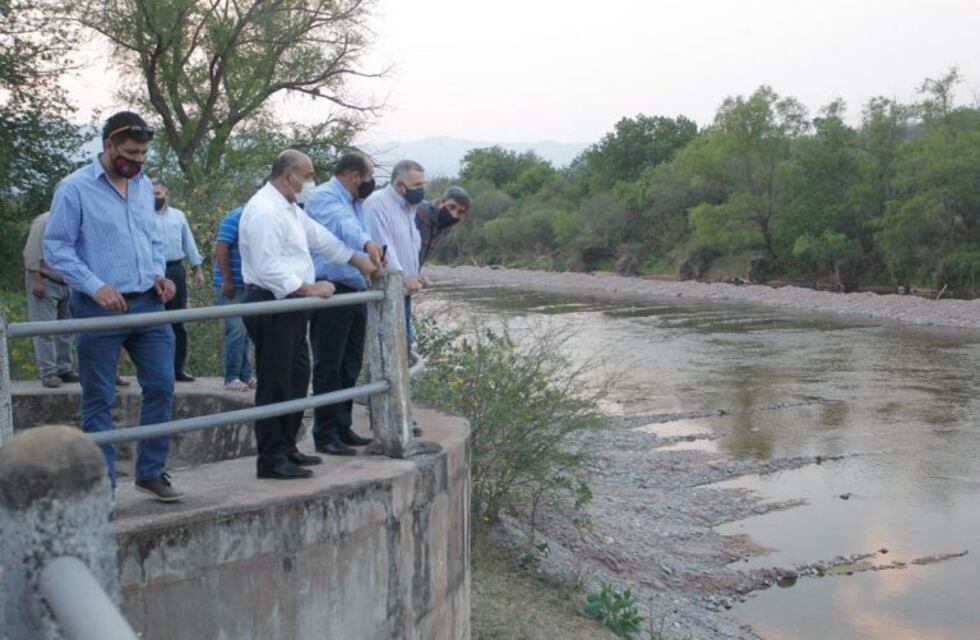 Supervisaron las obras que se están realizando para proteger el dique nivelador El Tala