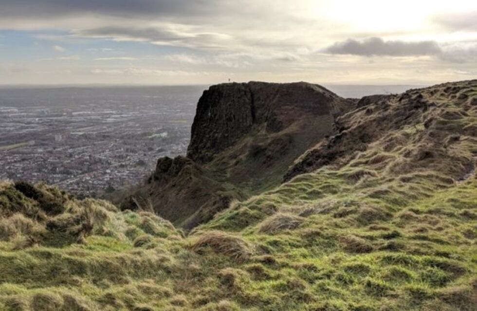 Sacó una foto, hizo zoom y descubrió algo inesperado