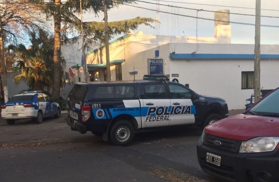 Allanaron una comisaría por una causa sobre drogas ligada a un miembro de "Los Monos"