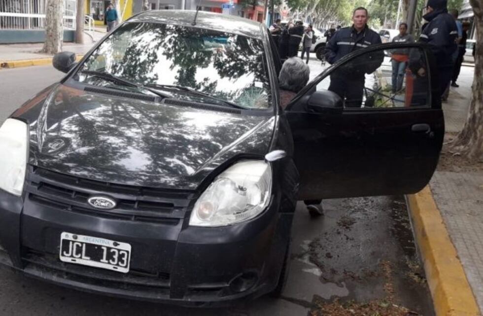 Una adolescente llevó por delante a dos empleadas municipales de Villa Mercedes