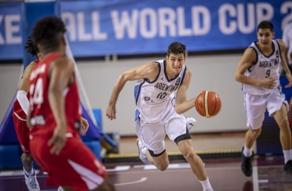 Siete puntos de Leandro Bolmaro en la sospresiva derrota de Argentina en el Mundial de Básquet U 19