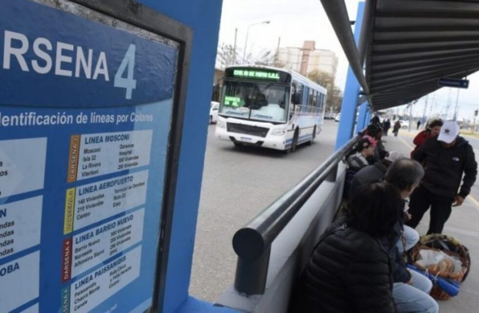 Roca: el paro de colectivos podría extenderse mañana y el viernes