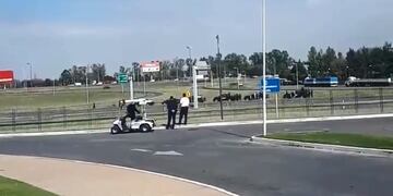 La policía estuvo custodiando las inmediaciones del complejo City Center\u002E (@jose31207276)