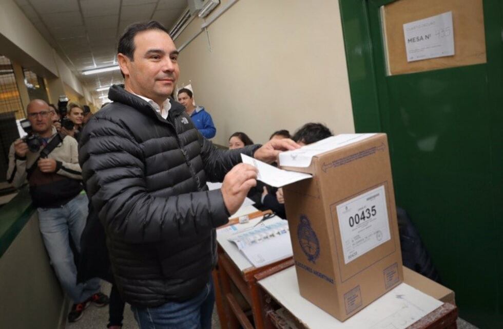 Al votar, Gustavo Valdés aseguró que las PASO sirven para reflexionar