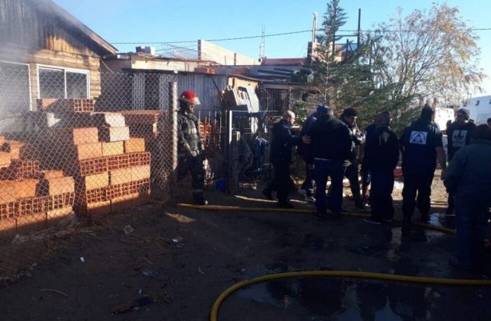 Una persona perdió la vida en un incendio de vivienda en Km 8