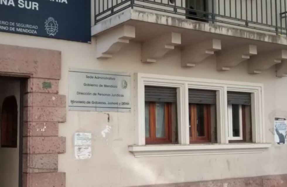 No fue a trabajar durante once meses y el Estado la despidió