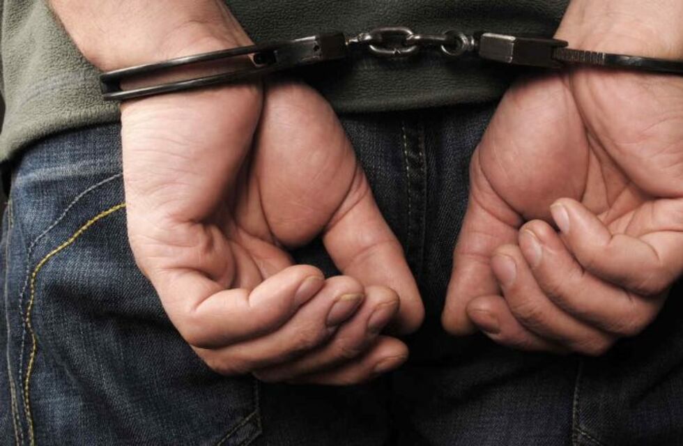 Detuvieron a un joven por agredir a un Policía y generar disturbios