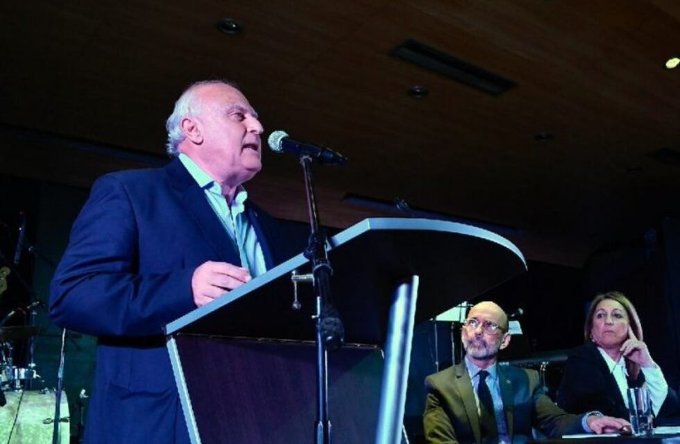 Lifschitz dejó nuevas críticas para Macri antes de partir hacia Estados Unidos