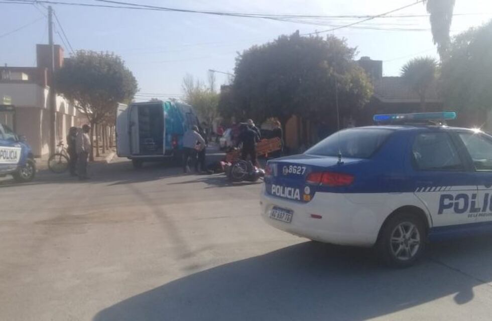 Arroyito: heridas de estado reservado en un accidente entre una motocicleta y un automóvil