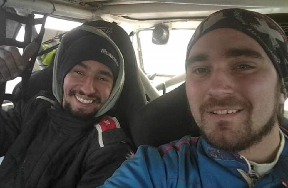 Gomería "Peña Los HDP": reparan gratis las ruedas de ambulancias y ante este gesto solidario recibieron un gran regalo