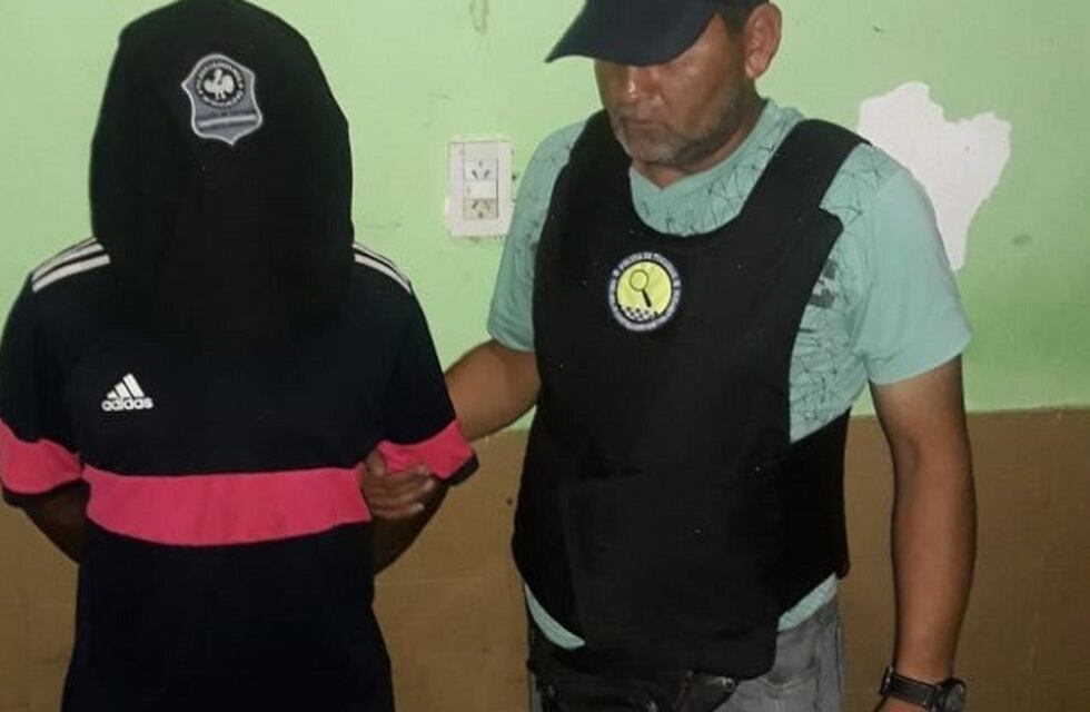 La policía de la capital aprehendieron a dos prófugos de la justicia