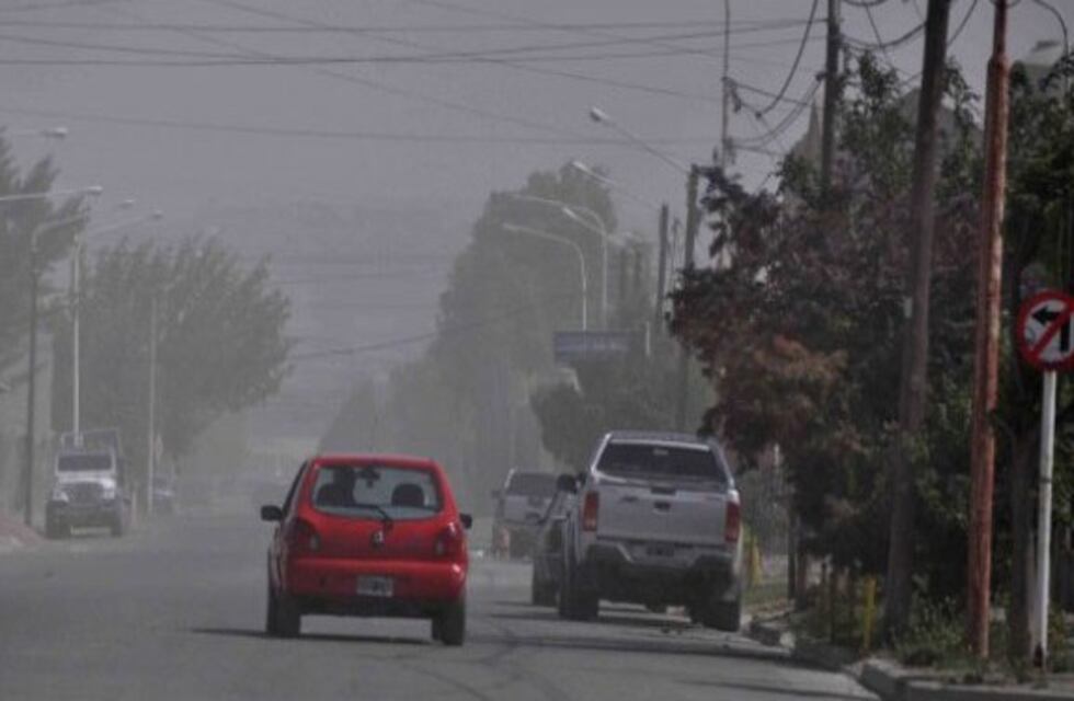 Alerta por Zonda en el llano y nevadas en Alta Montaña